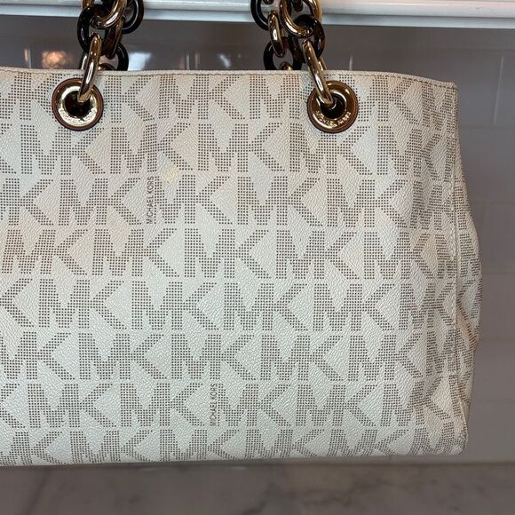 Michael Kors Cynthia Vanilla PVC Medium Signature Logo Satchel - Picture 5 of 16